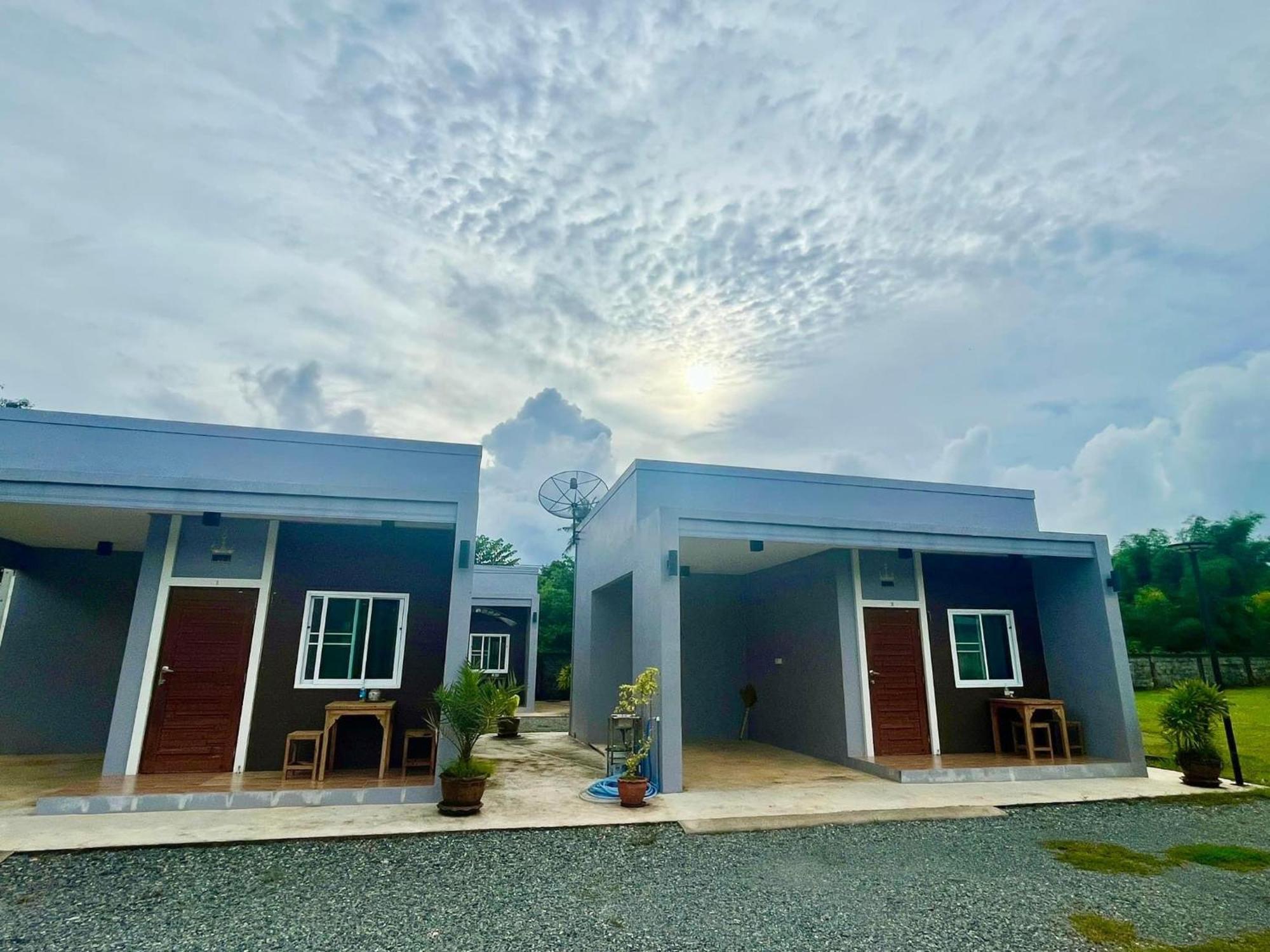 Villa แหลมงอบเฮาส์ Laemngob House Extérieur photo